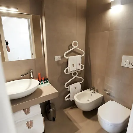 Iulius & Spa לינה וארוחת בוקר קונברסאנו